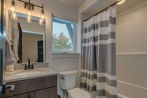 Dusche, Haartrockner, Bidet, Handtücher