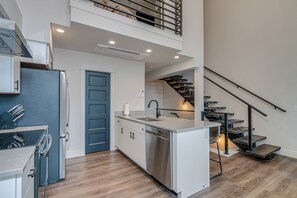 Microondas, horno, lavavajillas