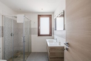 Shower, hair dryer, bidet, towels - La Dimora di Nobile II by Rentbeat (Carovigno)
