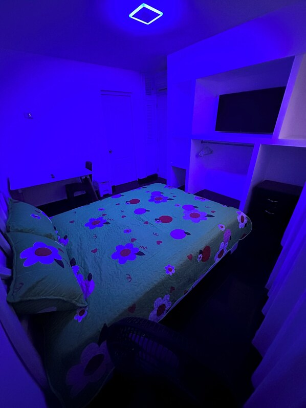 1 bedroom, desk, free WiFi, bed sheets