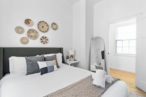 2 bedrooms, desk, iron/ironing board, free WiFi