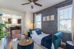 3 bedrooms, desk, travel cot, free WiFi - Fam/Biz-Friendly 3BD w/ Fire pit & BBQ - Downtown (Raleigh)