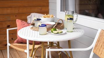 House, 3 Bedrooms | Balcony