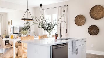 Rumah, 2 kamar tidur | Dapur pribadi | Lemari es besar, microwave, oven, dan kompor