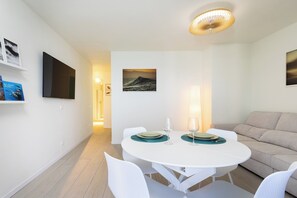 Dining - Home2Book Chic Oceanview Apartment, Mesa del Mar (Mesa del Mar)