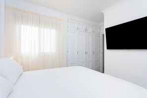 2 habitaciones, tabla de planchar con plancha, wifi y ropa de cama 