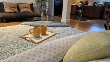 1 habitación, tabla de planchar con plancha, wifi gratis y ropa de cama