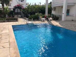 บ้านเคลื่อนที่ | สระว่ายน้ำ | สระว่ายน้ำกลางแจ้ง