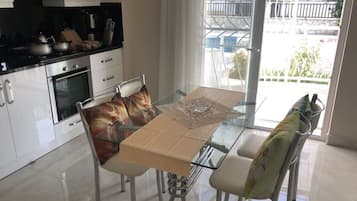 Mobile Home | Private kitchen