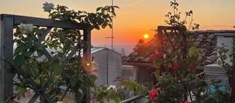 Cozy 1-bedroom apartment in welcoming Tivoli with WiFi, AC, awesome view