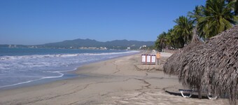 Rustic Casita by the sea. Half block from beach. 2 bedroom 2 bath. Private pool.