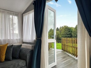 TV - 2 bedroom accommodation in Belper (Belper)