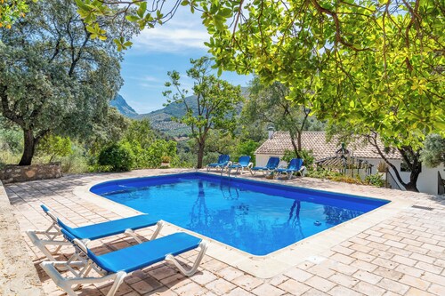 Cerro de la Cruz, a charming farmhouse with excellent views, peace and relaxation.
