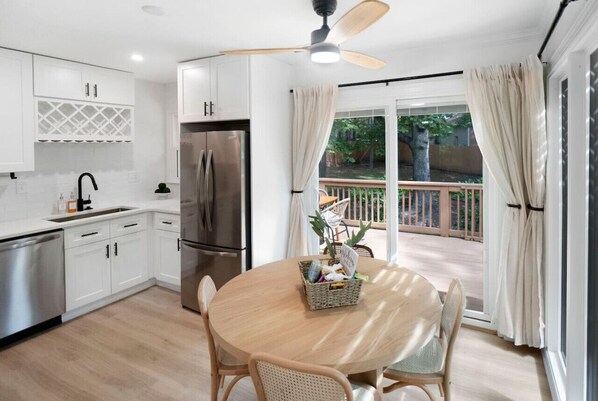 Fridge, microwave, oven, stovetop - Brandyapple Retreat by Rather Be Properties (Raleigh)