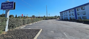 Exterior - MetroParc 'nSuites (Stockton)