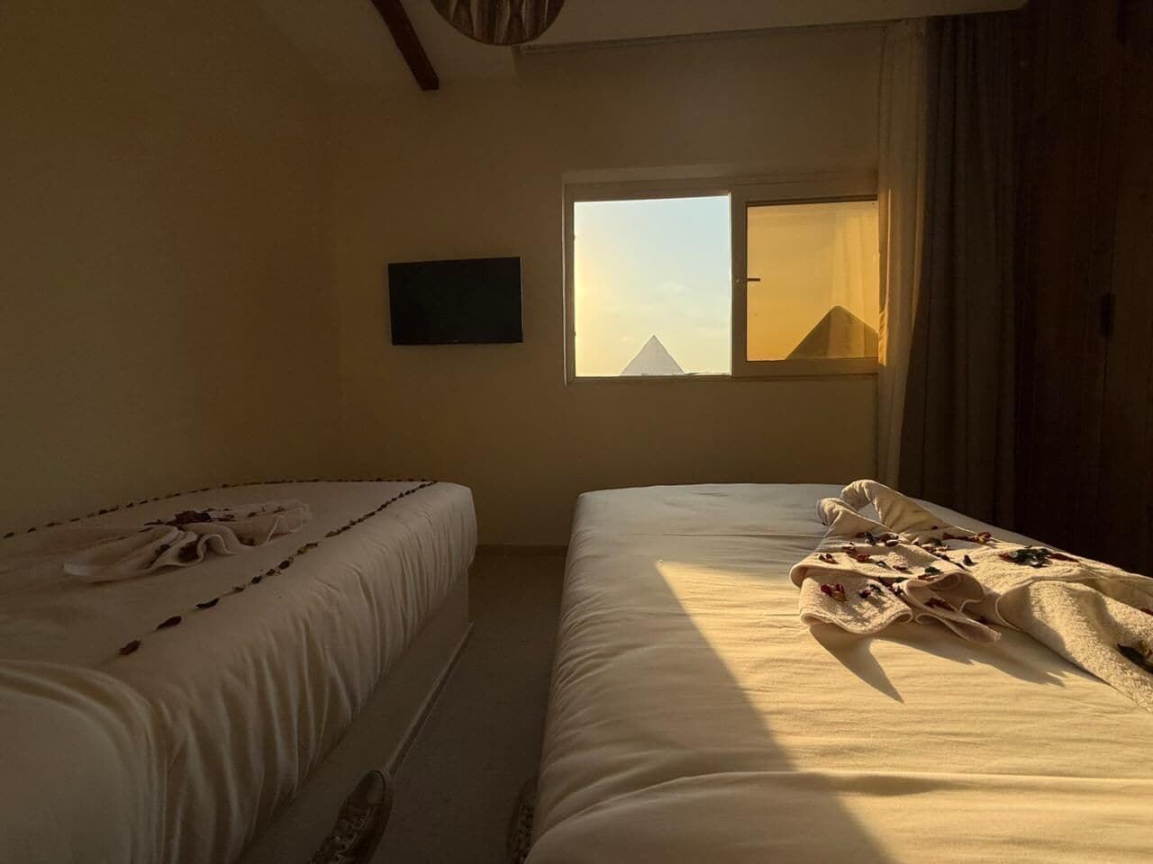 Superior-værelse med 2 enkeltsenge | Premium-sengetøj, senge med topmadrasser, skrivebord