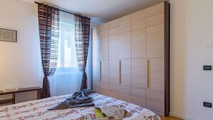 Mobile Home | 2 bedrooms, iron/ironing board