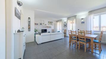 Mobile Home | Dining