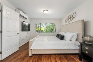 3 bedrooms, iron/ironing board, WiFi, bed sheets - Luxury Villa Paradise Home (Kapolei)