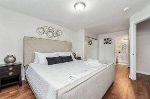 3 chambres, fer et planche à repasser, Wi-Fi, draps fournis