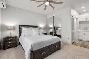 3 slaapkamers, een strijkplank/strijkijzer, wifi, beddengoed