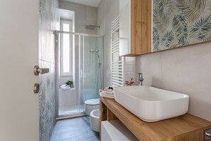 Shower, bidet - iFlat | Radiant retreat in Esquilino (Roma)