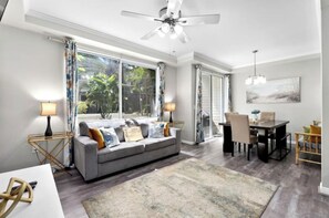 Living area - Serene Oasis - Home Away from Home (Kapolei)