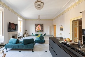 TV - iFlat | Elegant  & Spacious Brand New Apartment (Roma)