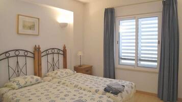 Mobile Home | 2 bedrooms, individually furnished, iron/ironing board