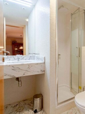 Mobile Home | Bathroom