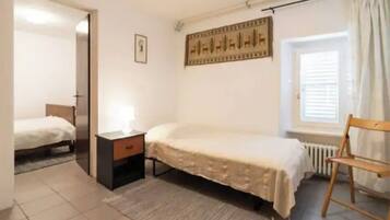 3 bedrooms, soundproofing, iron/ironing board, free WiFi