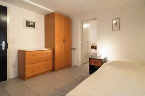 3 bedrooms, soundproofing, iron/ironing board, free WiFi