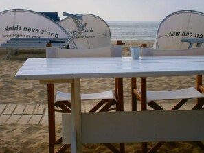 Outdoor dining - Atlantic Comfortable Holiday Residence (Bergen aan Zee)