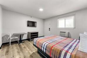 Studio | Individually furnished, desk, free WiFi - Southern Suites Forest Park (Forest Park)