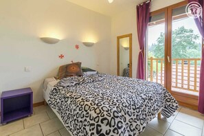 4 chambres, fer et planche à repasser, lit parapluie, Wi-Fi gratuit