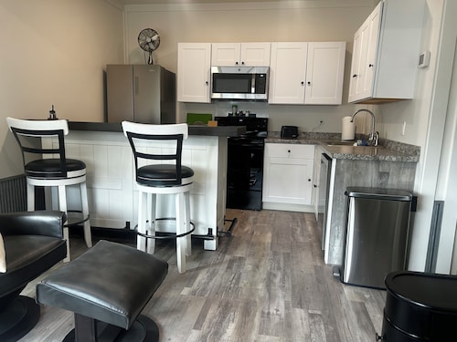 Refurbished Jail Charming  2-bedroom with AC, WiFi in beautiful Augusta, Montana