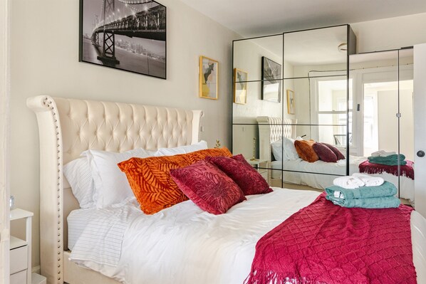 4 bedrooms, desk, iron/ironing board, free WiFi