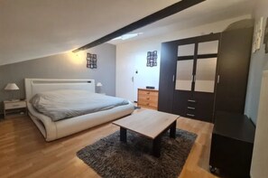 3 bedrooms, WiFi, bed sheets