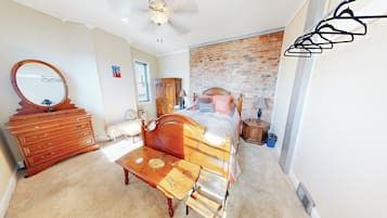 3 bedrooms, in-room safe, desk, iron/ironing board