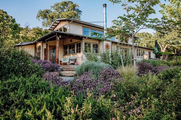 Exterior - Oak Meadows House - A unique home near Yosemite (Mariposa)