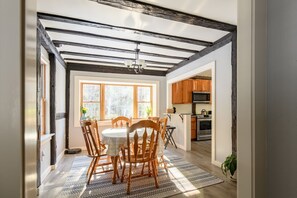 Dining - Every Season Get Away (Alexandria)