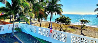 Beachfront Bliss: Spacious 5-Bedroom, 2-Bath Escape with Stunning Ocean Views


