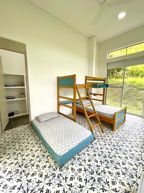 4 dormitorios, espacio para trabajar con un portátil, wifi gratis