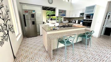 Chalet | Dapur peribadi | Peti sejuk, ketuhar gelombang mikro, ketuhar