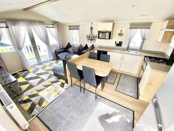 Chalet rustique | Cuisine privée | Réfrigérateur, four à micro-ondes, un four, surface de cuisson