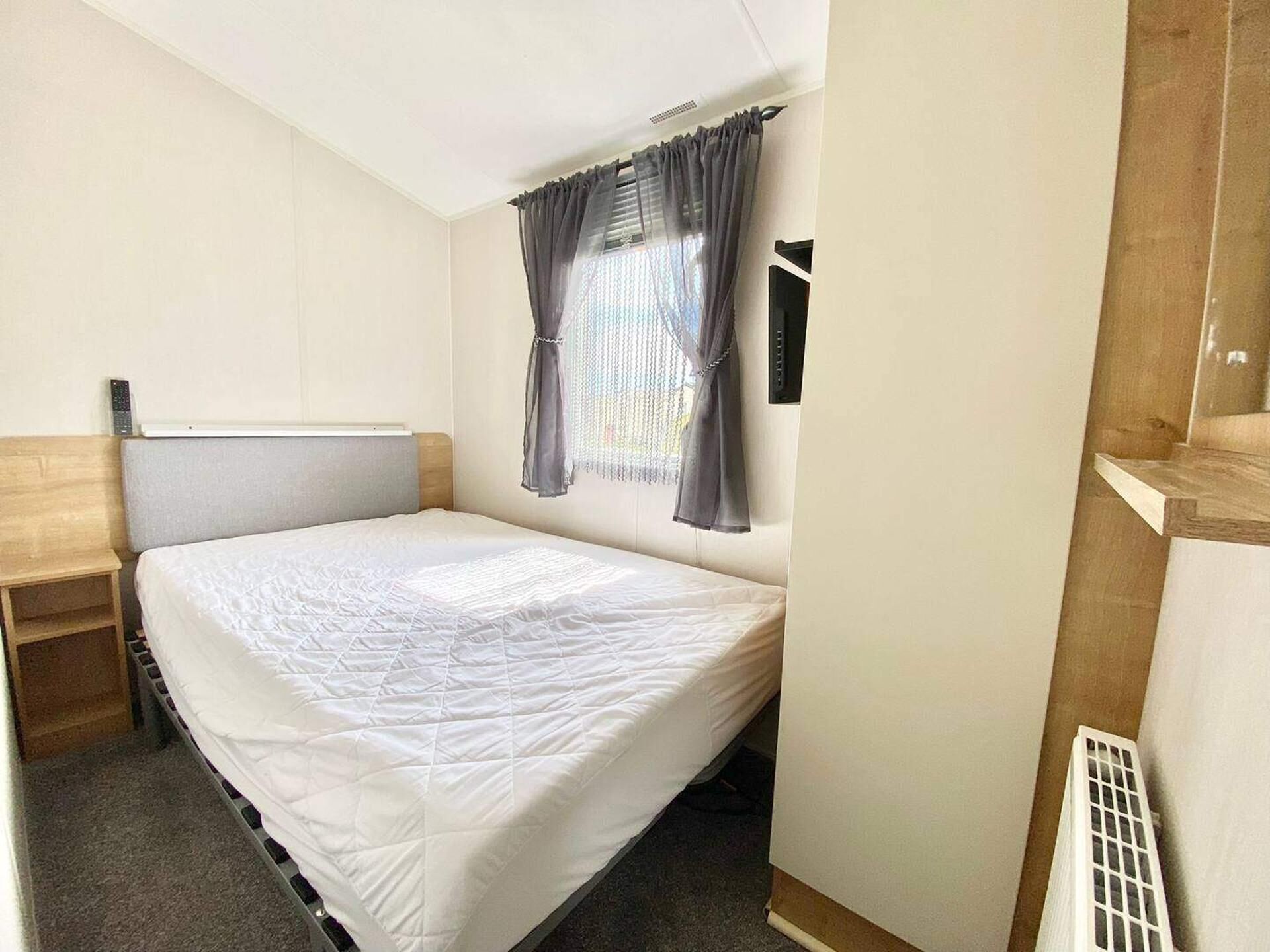 3 bedrooms, iron/ironing board, WiFi (free), bed sheets