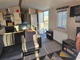 小屋 | 起居区 | 电视