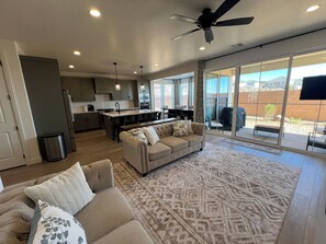 Télévision, jeux vidéo, baby-foot, livres