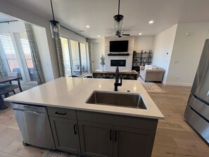 Interior - New! 5 Bedrooms, 5 Full Bath, 12 Beds, Ping Pong, Arcade, Bball, Foosball, BBQ (Washington)