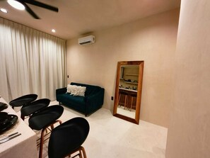 55-inch Smart TV with cable channels - Koom (Tulum)